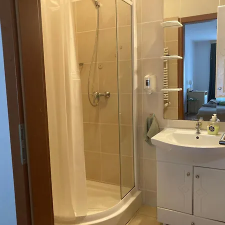 Apartman Stúdión1 *